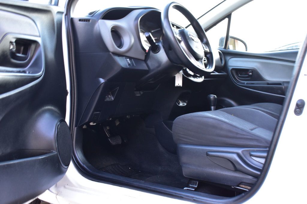 2017 Toyota Yaris 5-Door L Automatic - 22958503 - 15