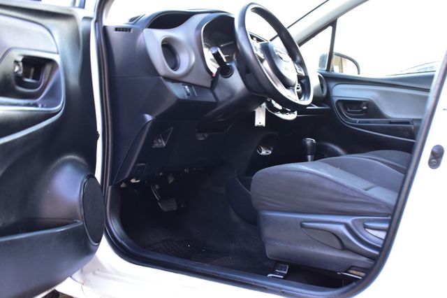 2017 Toyota Yaris 5-Door L Automatic - 22958503 - 15