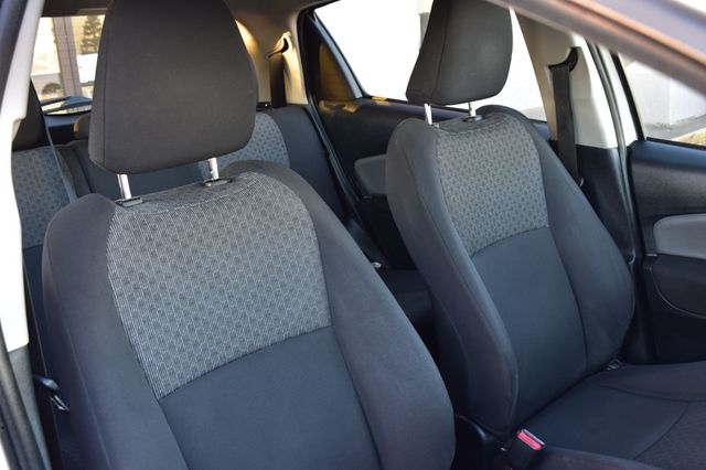 2017 Toyota Yaris 5-Door L Automatic - 22958503 - 17