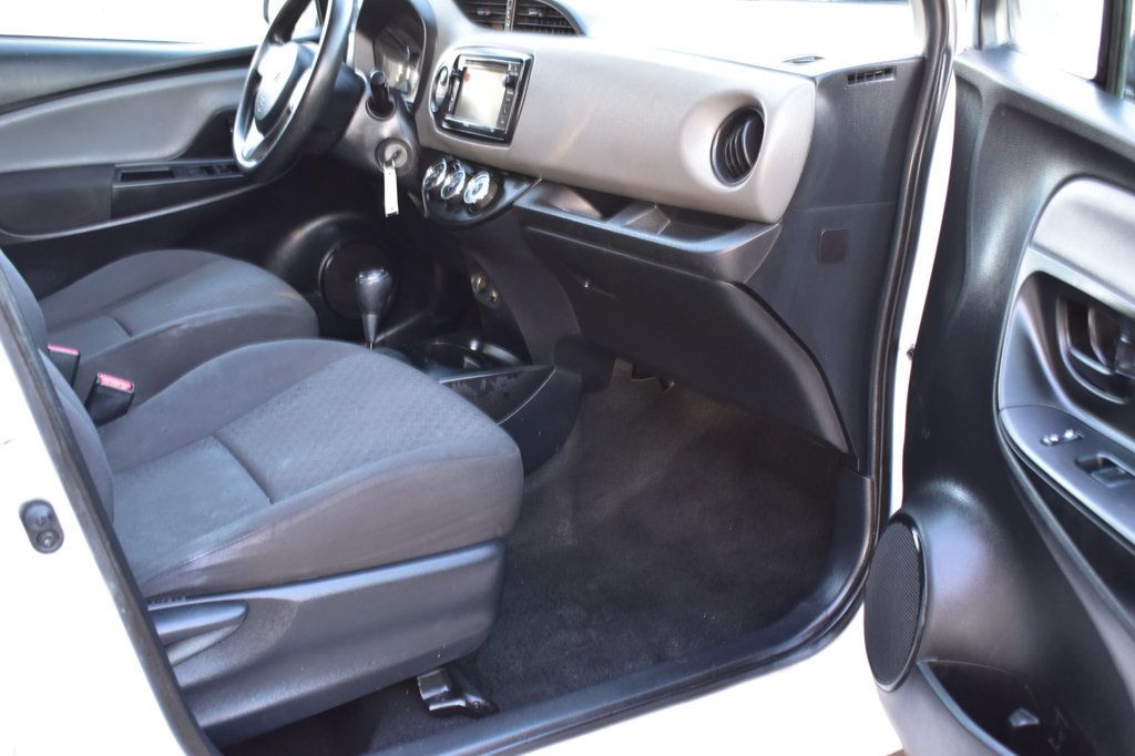 2017 Toyota Yaris 5-Door L Automatic - 22958503 - 18