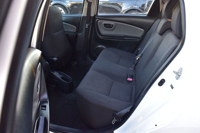 2017 Toyota Yaris 5-Door L Automatic - 22958503 - 19