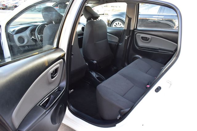 2017 Toyota Yaris 5-Door L Automatic - 22958503 - 21