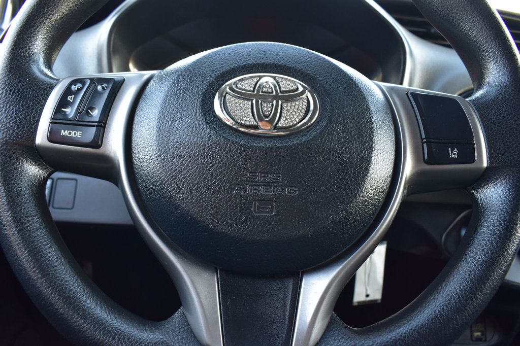 2017 Toyota Yaris 5-Door L Automatic - 22958503 - 25