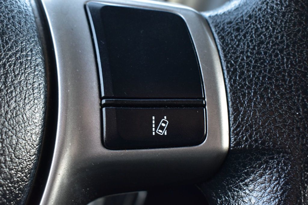 2017 Toyota Yaris 5-Door L Automatic - 22958503 - 26