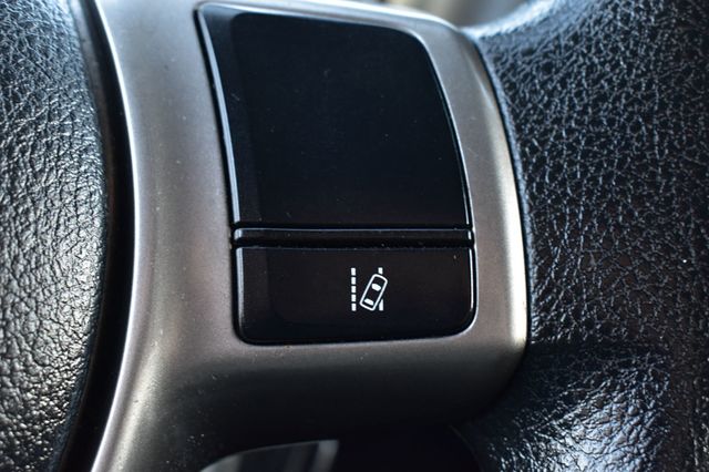 2017 Toyota Yaris 5-Door L Automatic - 22958503 - 26