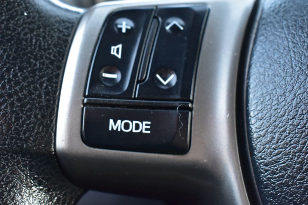 2017 Toyota Yaris 5-Door L Automatic - 22958503 - 27