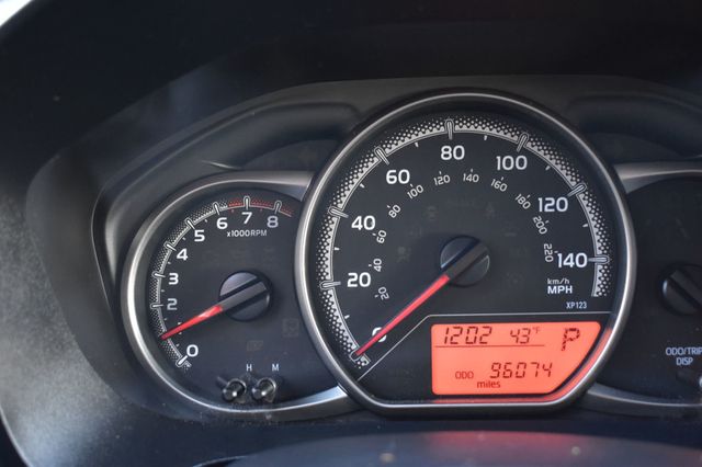 2017 Toyota Yaris 5-Door L Automatic - 22958503 - 28