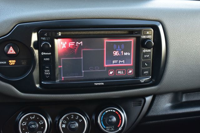 2017 Toyota Yaris 5-Door L Automatic - 22958503 - 30