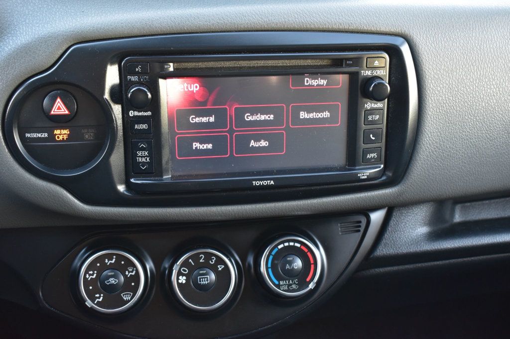 2017 Toyota Yaris 5-Door L Automatic - 22958503 - 31