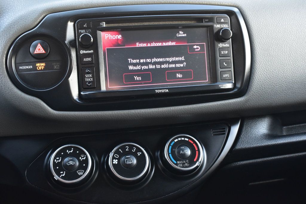 2017 Toyota Yaris 5-Door L Automatic - 22958503 - 32