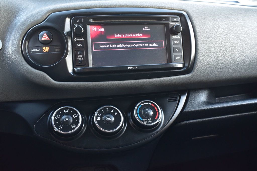 2017 Toyota Yaris 5-Door L Automatic - 22958503 - 33