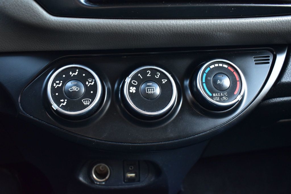 2017 Toyota Yaris 5-Door L Automatic - 22958503 - 34