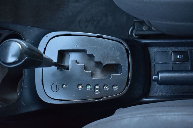 2017 Toyota Yaris 5-Door L Automatic - 22958503 - 35