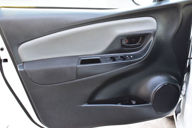 2017 Toyota Yaris 5-Door L Automatic - 22958503 - 37