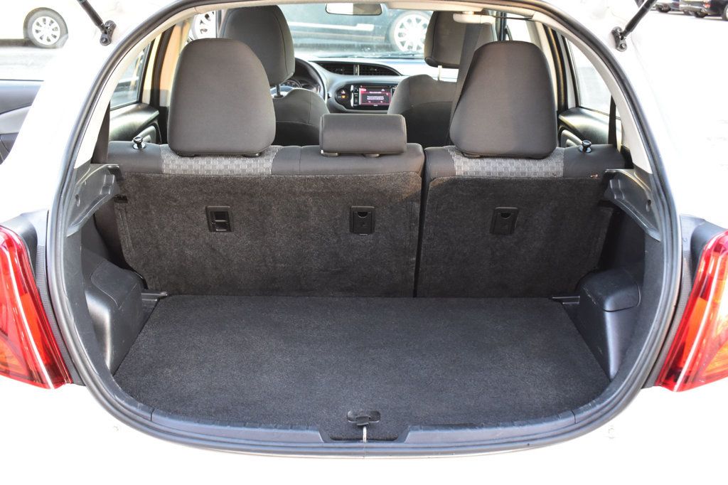 2017 Toyota Yaris 5-Door L Automatic - 22958503 - 39