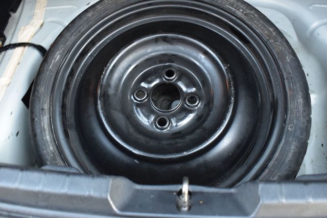 2017 Toyota Yaris 5-Door L Automatic - 22958503 - 40