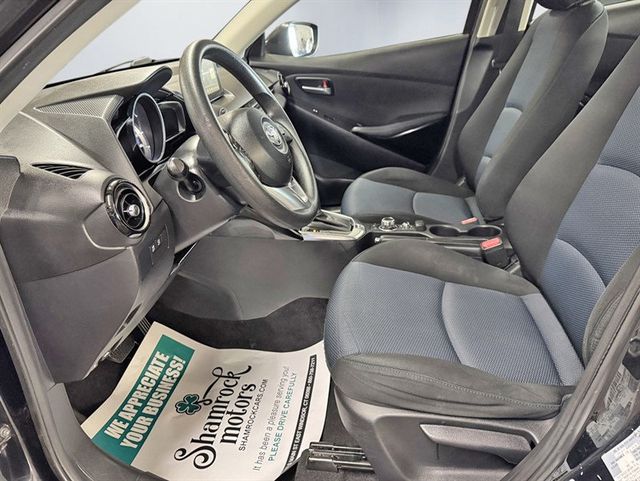 2017 Toyota Yaris iA 6A - 22991976 - 13
