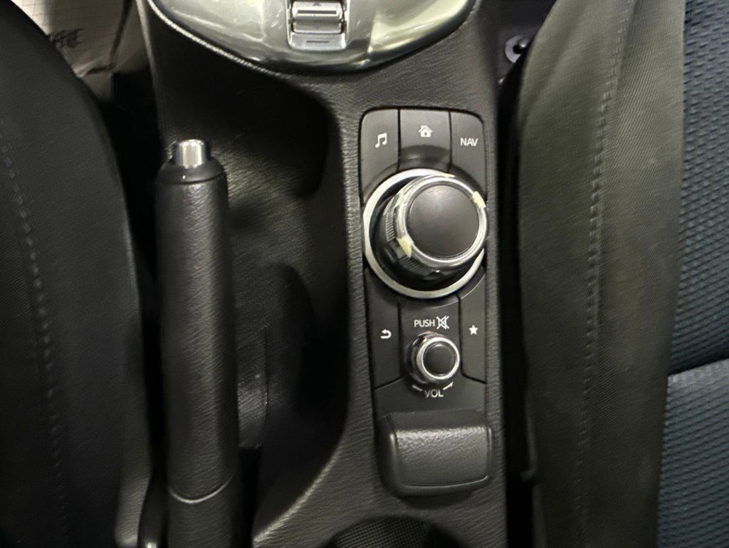 2017 Toyota Yaris iA Base - 23021285 - 17