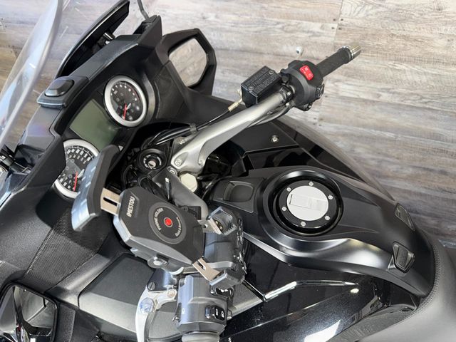 2017 Triumph Trophy SE SUPER CLEAN! - 22991996 - 11