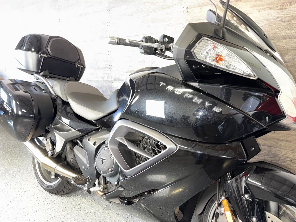 2017 Triumph Trophy SE SUPER CLEAN! - 22991996 | Video 2