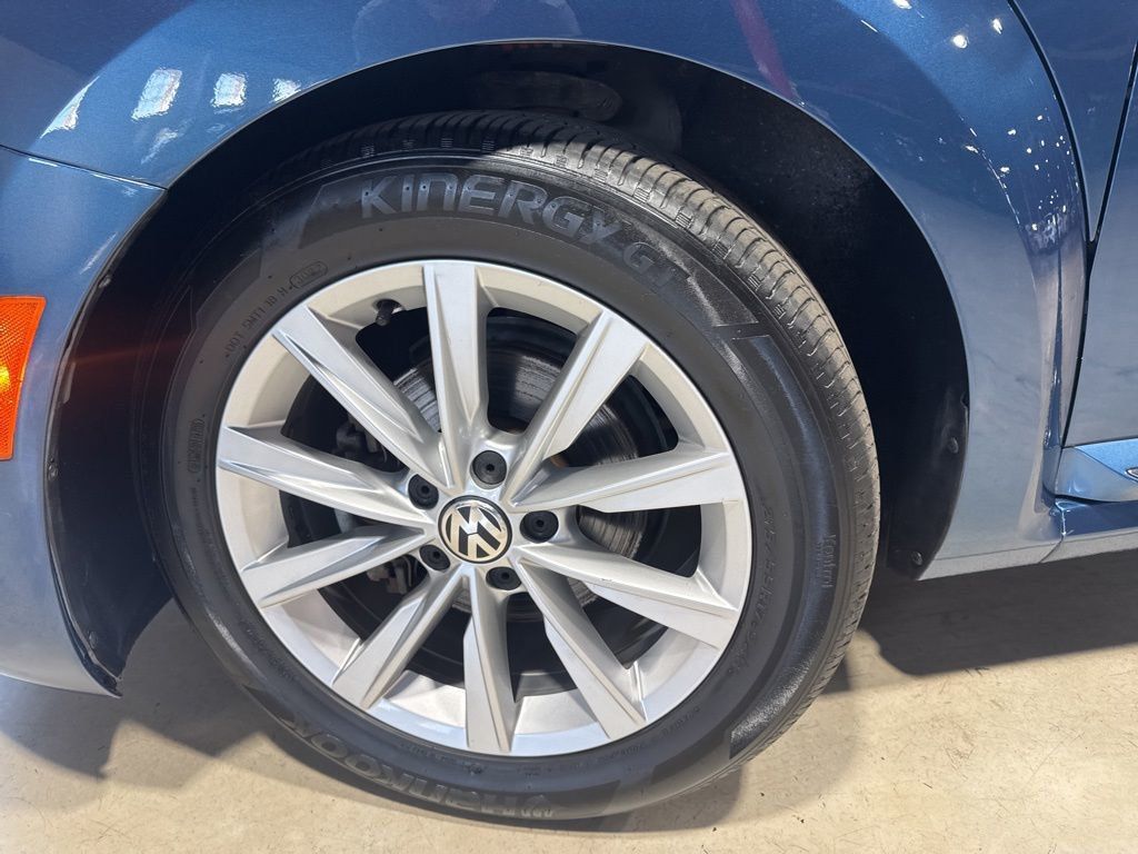 2017 Volkswagen Beetle 1.8T SE Automatic - 23036650 - 1