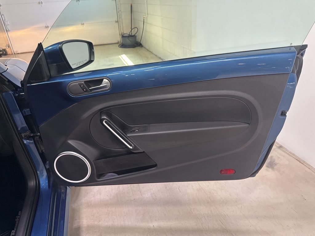 2017 Volkswagen Beetle 1.8T SE Automatic - 23036650 - 30