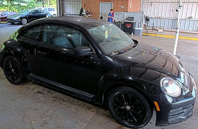 2017 Volkswagen Beetle 1.8T SE Automatic - 23060443 - 3