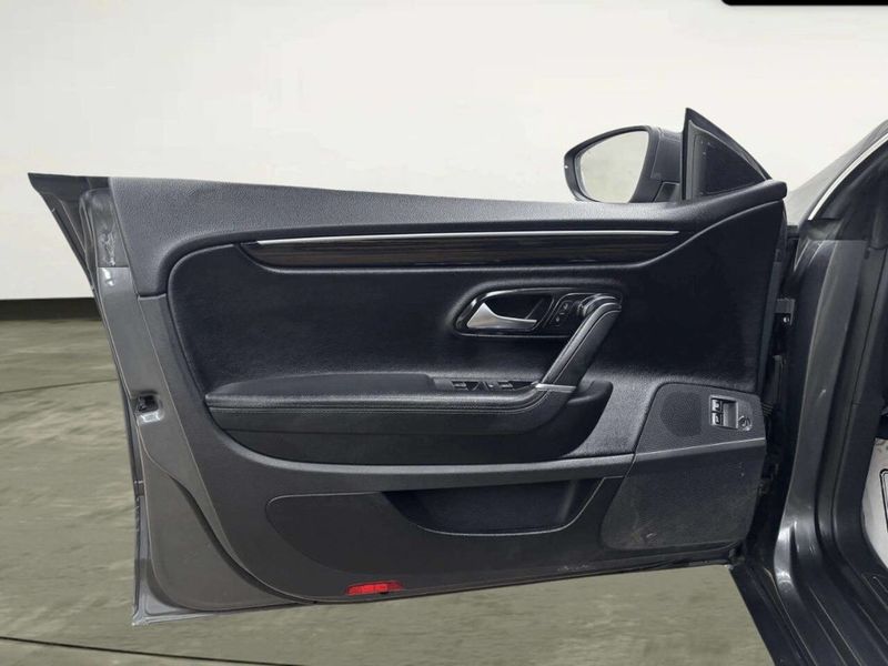 2017 Volkswagen CC 2.0T Sport DSG PZEV - 22984888 - 9