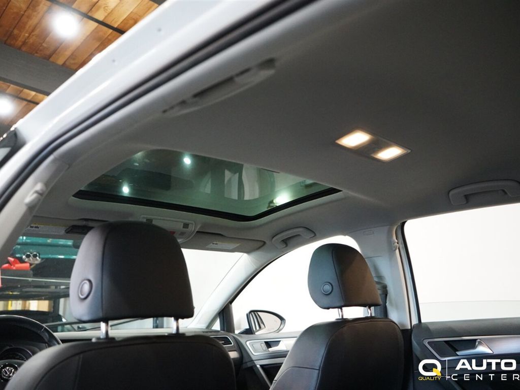 2017 Volkswagen Golf 1.8T 4-Door SE Automatic - 22974764 - 32