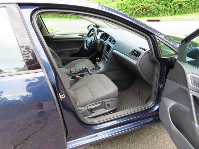 2017 Volkswagen Golf 1.8T 4-Door S Manual - 23041590 - 22