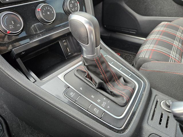 2017 Volkswagen Golf GTI 2.0T 4-Door Autobahn DSG - 22975833 - 19