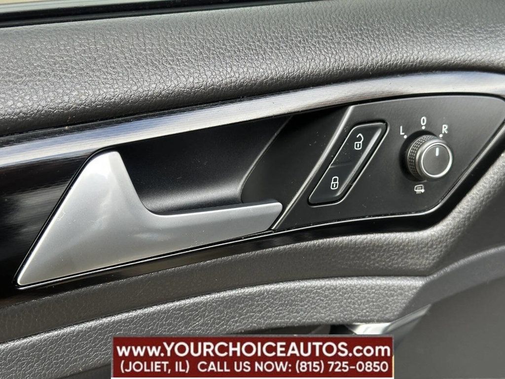 2017 Volkswagen Golf GTI 2.0T 4-Door Sport DSG - 22921984 - 9