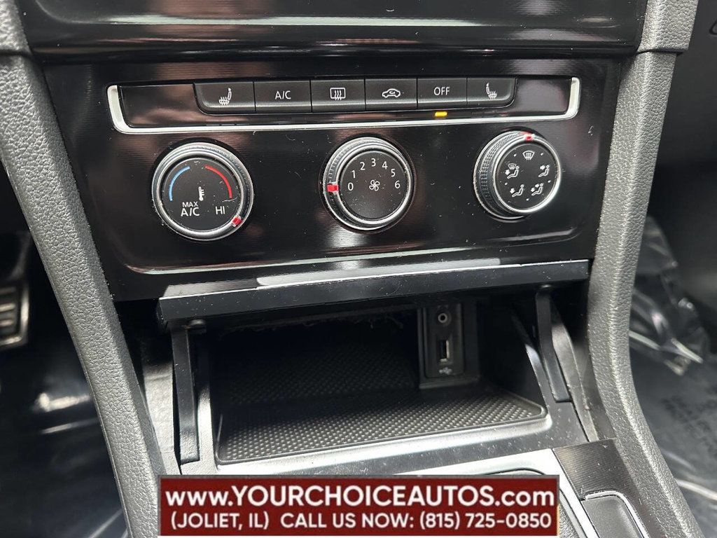 2017 Volkswagen Golf GTI 2.0T 4-Door Sport DSG - 22921984 - 37