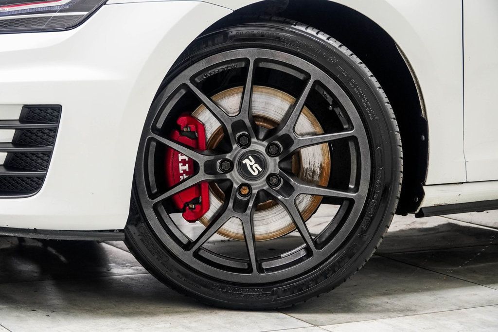 2017 Volkswagen Golf GTI Sport photo 3