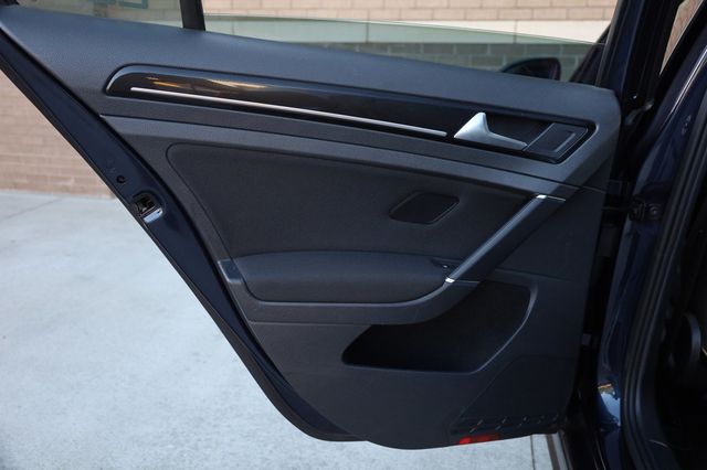 2017 Volkswagen Golf GTI 2.0T 4-Door Sport DSG - 23012665 - 17