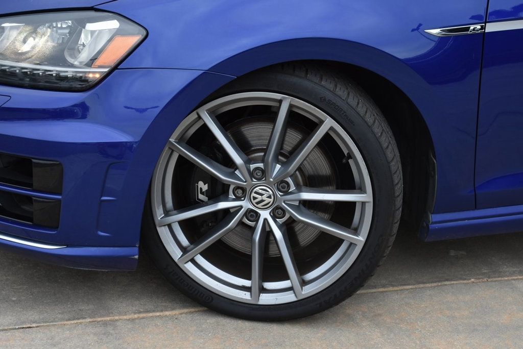 2017 Volkswagen Golf R 4Motion photo 3