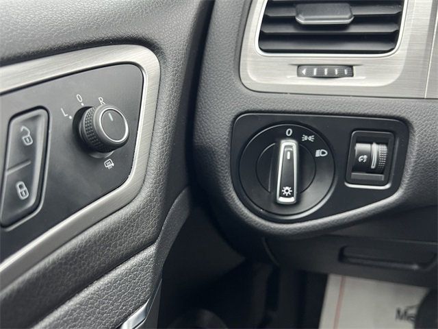 2017 Volkswagen Golf SportWagen 1.8T S Automatic - 22973827 - 19