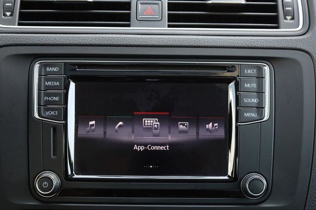 2017 Volkswagen Jetta 1.4T SE - 23078359 - 36