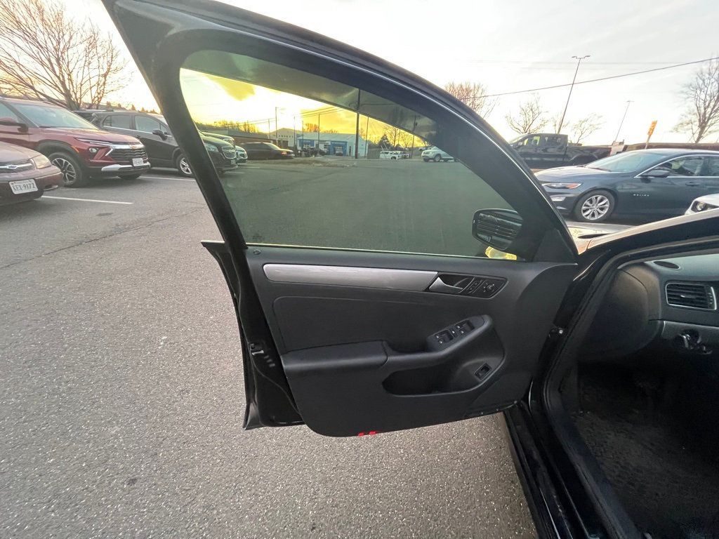 2017 Volkswagen Jetta 1.4T SE Automatic - 22975657 - 17