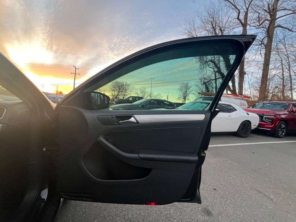 2017 Volkswagen Jetta 1.4T SE Automatic - 22975657 - 3