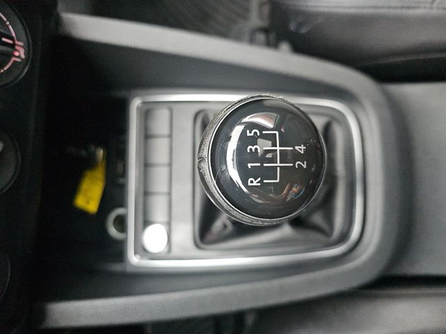 2017 Volkswagen Jetta 1.4T SE Manual - 22967347 - 31