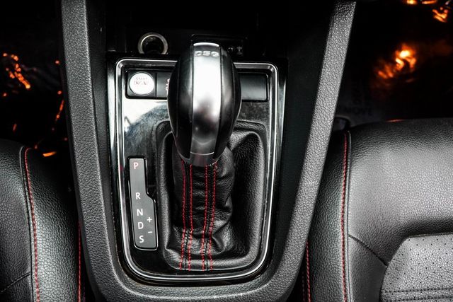 2017 Volkswagen Jetta GLI Automatic - 22916720 - 19