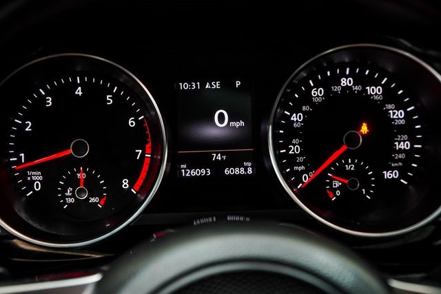 2017 Volkswagen Jetta GLI Automatic - 22916720 - 30