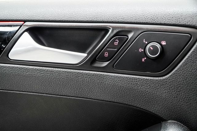 2017 Volkswagen Jetta GLI Automatic - 22916720 - 39