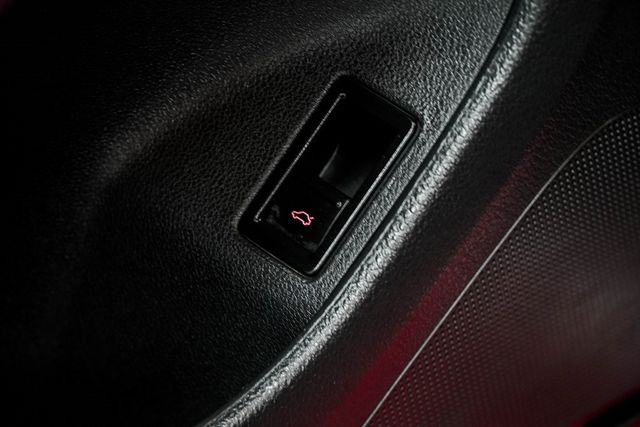 2017 Volkswagen Jetta GLI Automatic - 22916720 - 40