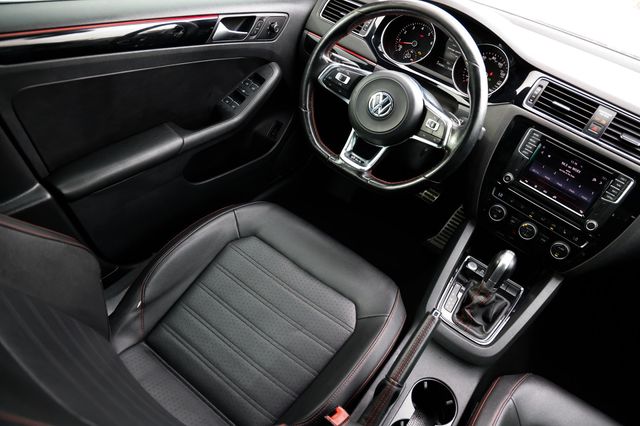 2017 Volkswagen Jetta GLI Automatic - 22940215 - 19