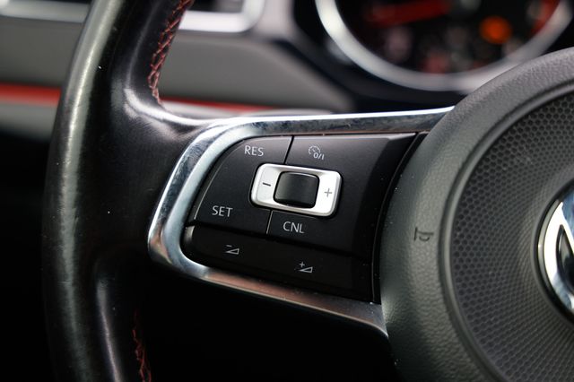 2017 Volkswagen Jetta GLI Automatic - 22940215 - 24