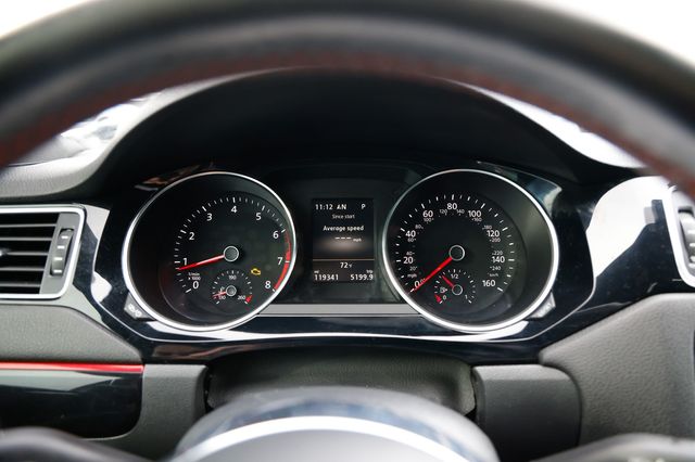 2017 Volkswagen Jetta GLI Automatic - 22940215 - 27