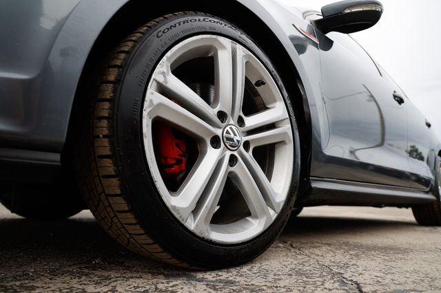 2017 Volkswagen Jetta GLI Automatic - 22940215 - 28