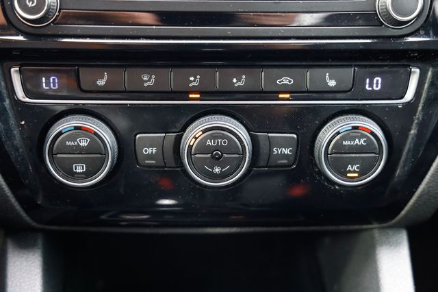 2017 Volkswagen Jetta GLI Automatic - 22940215 - 29